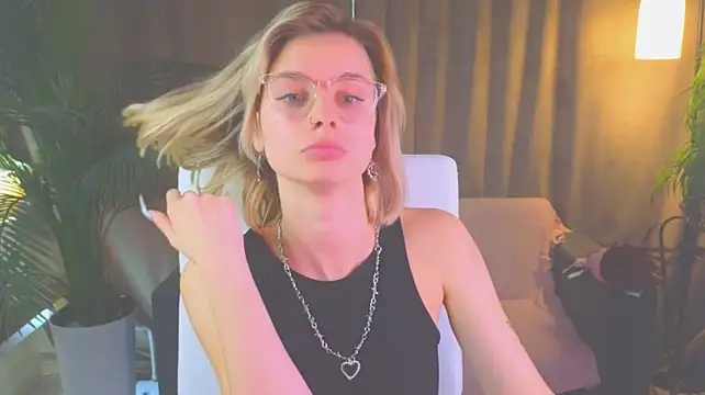 צ'אט XXX בשידור חי של NoraMoreau