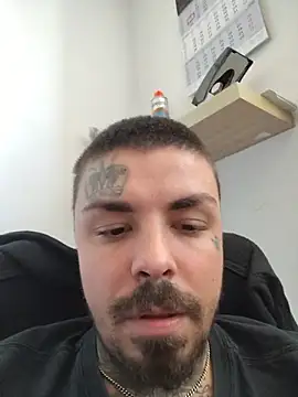 צ'אט XXX בשידור חי של Berti3128
