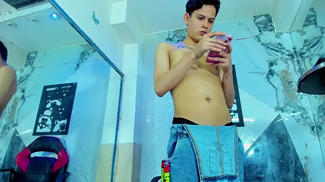 Brianhot0F's Live XXX Chat