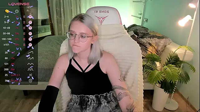 LunarGlow's Live XXX Chat