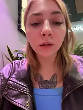 Sunny___Bunny - Flash panties color in public