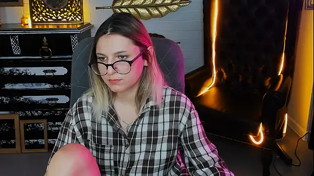 LeslieBloom live XXX chat
