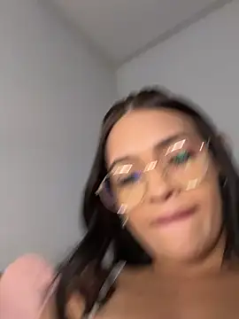 Lyly_Angelll's Live XXX Chat