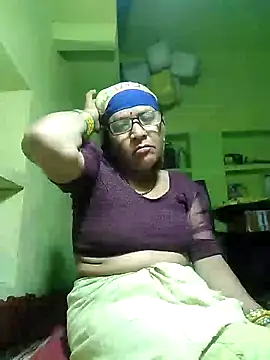 HotLoomaraj29 Chat XXX in diretta