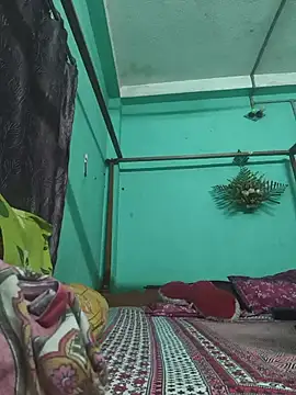 priya_bindass élő XXX-chatje