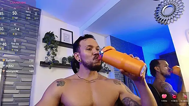ARON_TAYLER01 Live XXX Chat