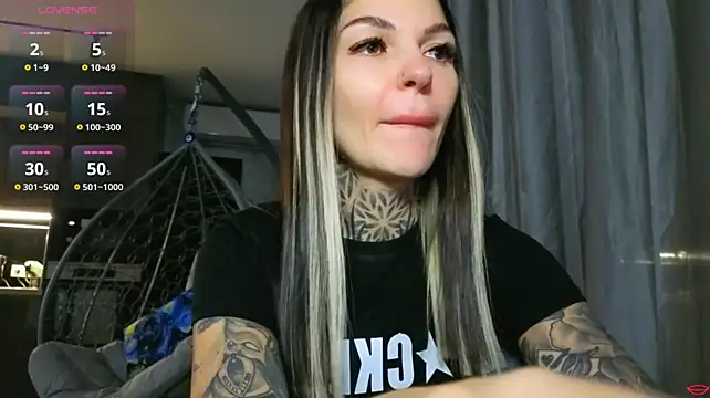 แชท XXX สดของ tattooedBabyy