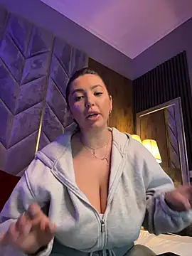Онлайн чат XXX CleoLangley
