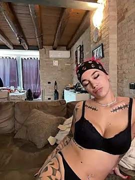 Онлайн чат XXX Dollyred