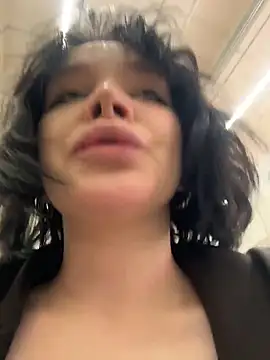MietteDream - RSKY Open boobs in public mall near pepl