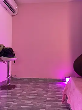 LoveQueen2 - show milk