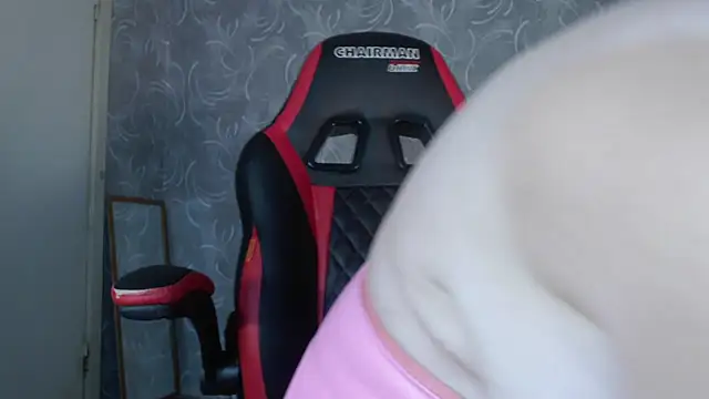XXX chat uživo modela Stunningboobs