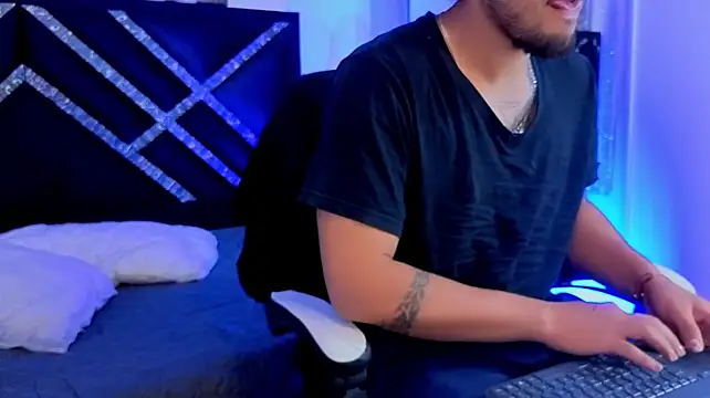 XXX chat uživo modela 3MPI7ERNO
