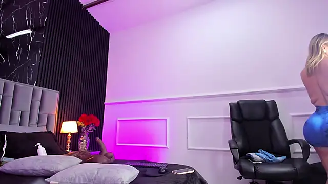 Bigsexxyass - PLUG ANAL+2 FINGERS