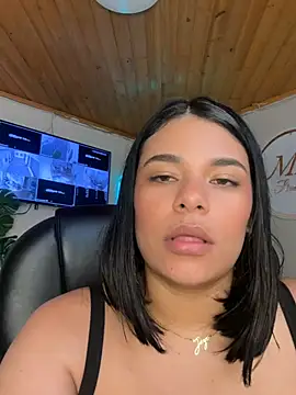 Isabella_boobd Adlı Modelin Canlı XXX Sohbeti