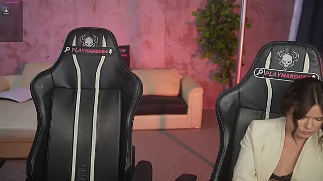 XXX chat uživo modela AriaAstra
