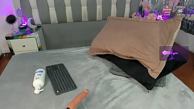 Chat XXX en directo de Julieth_Caandy