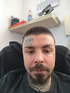 Berti3128's Live XXX Chat