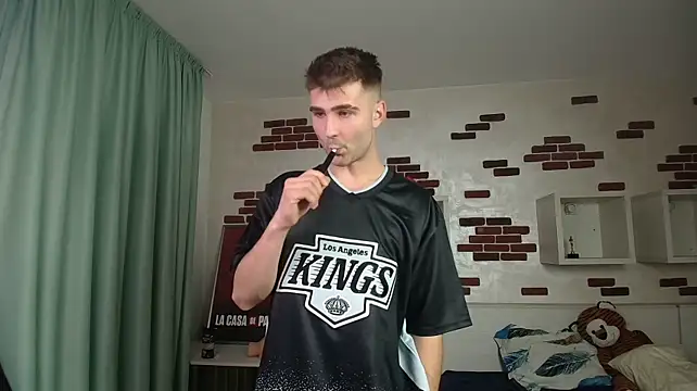 KyloEast Live XXX-chat