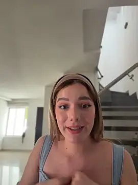 NicoleCut - squirts with 3 fingers in her pussy