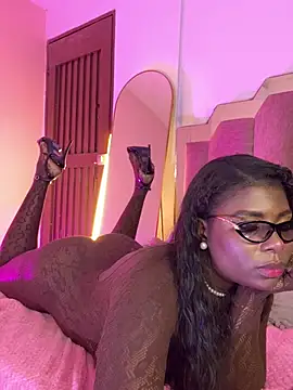 LoveQueen2 - show milk