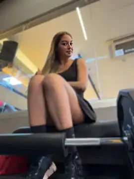 Ana____ Adlı Modelin Canlı XXX Sohbeti