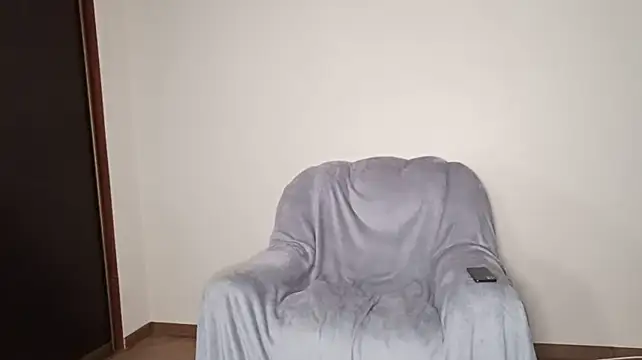 CrisMillwee - Tease with my panties💙
