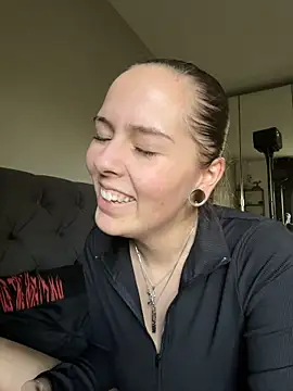 MaryPeach666 - Show pussy close up