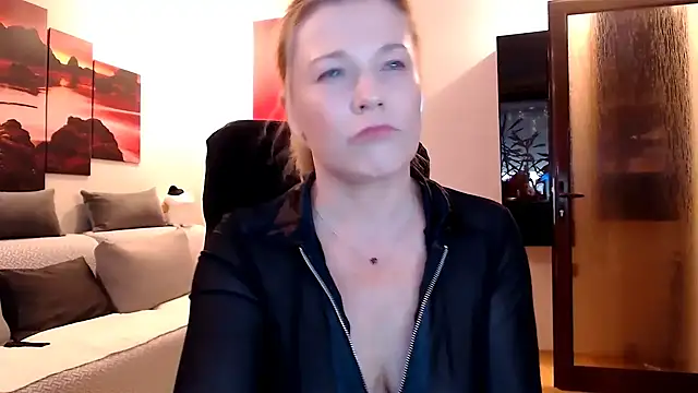 love-bionda's Live XXX Chat