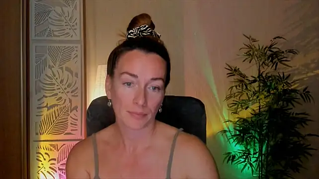 Chat +18 de RebeccaMartinez ao vivo