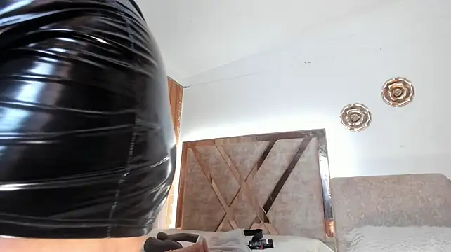 AGATHAA_WHITE - OPEN ASS