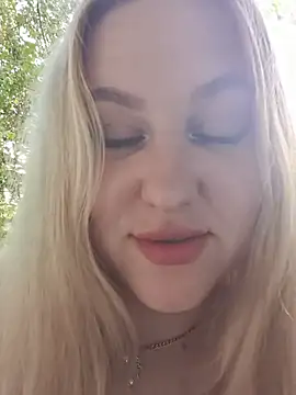 Chat +18 de LianaJu ao vivo