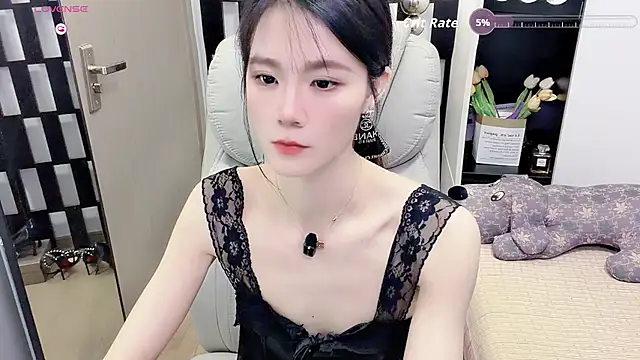 Yueyue-MM - 肉棒塞入内裤摩擦妹妹1分钟