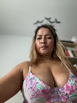 XXX chat uživo modela Jlo_69