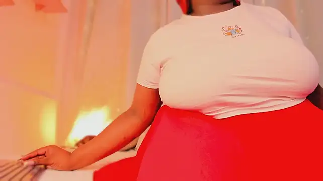 Ayanaa_Ebony_ élő XXX-chatje