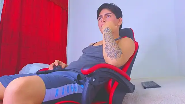 josethariaz25's Live XXX Chat