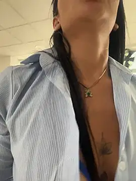 LuxeBrunetteXXX's Live XXX Chat