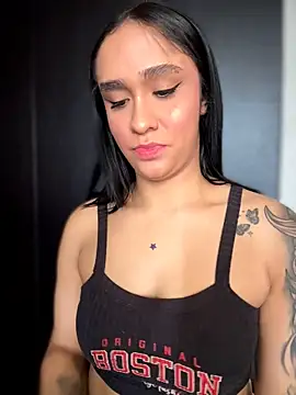 Isabella-Teen Adlı Modelin Canlı XXX Sohbeti