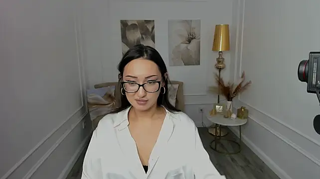 EvaSarazardje Adlı Modelin Canlı XXX Sohbeti