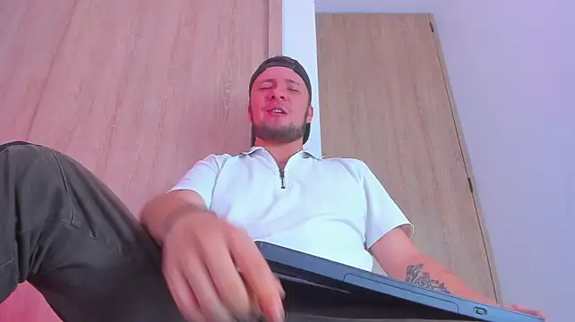 Онлайн чат XXX karl_kai