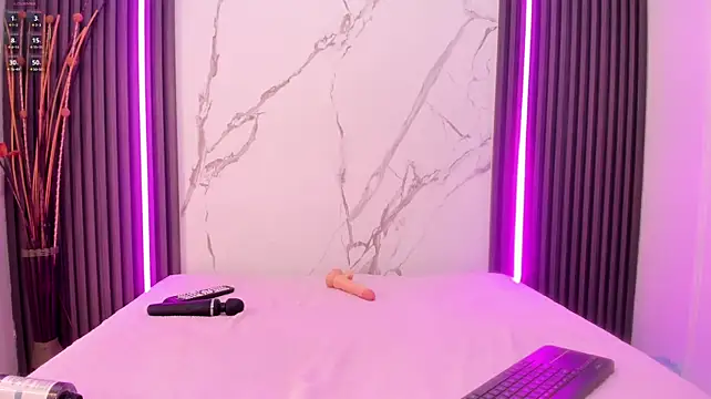 Petite_phoenix - Naked