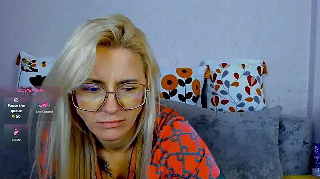 LadyIzabel's Live XXX Chat