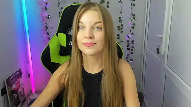 LuckyKinsley Adlı Modelin Canlı XXX Sohbeti