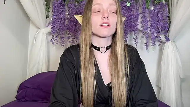 ElfGirlAna Chat XXX in diretta