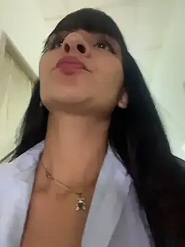 LuxeBrunetteXXX Live XXX-chat