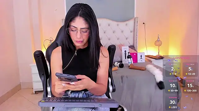 Chatroom XXX en direct de elizabeth_santos1