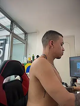 AlphaMasterXxx Adlı Modelin Canlı XXX Sohbeti
