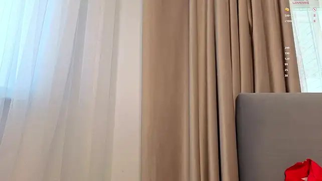 LinnHigh - My pussy wants to be touched harder