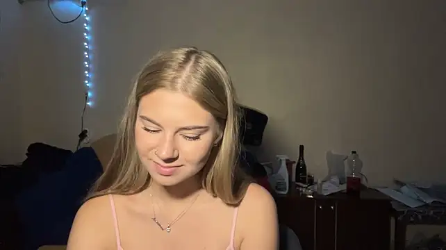 HoneysPiee - the hottest flash ass >.<