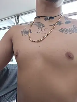 AlphaMasterXxx XXX чат на живо